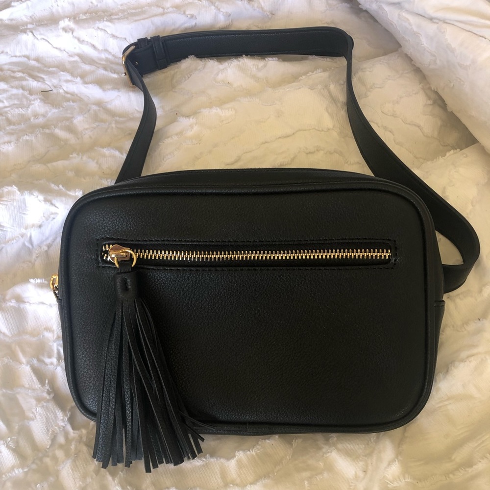 • FOREVER21 FANNY PACK •